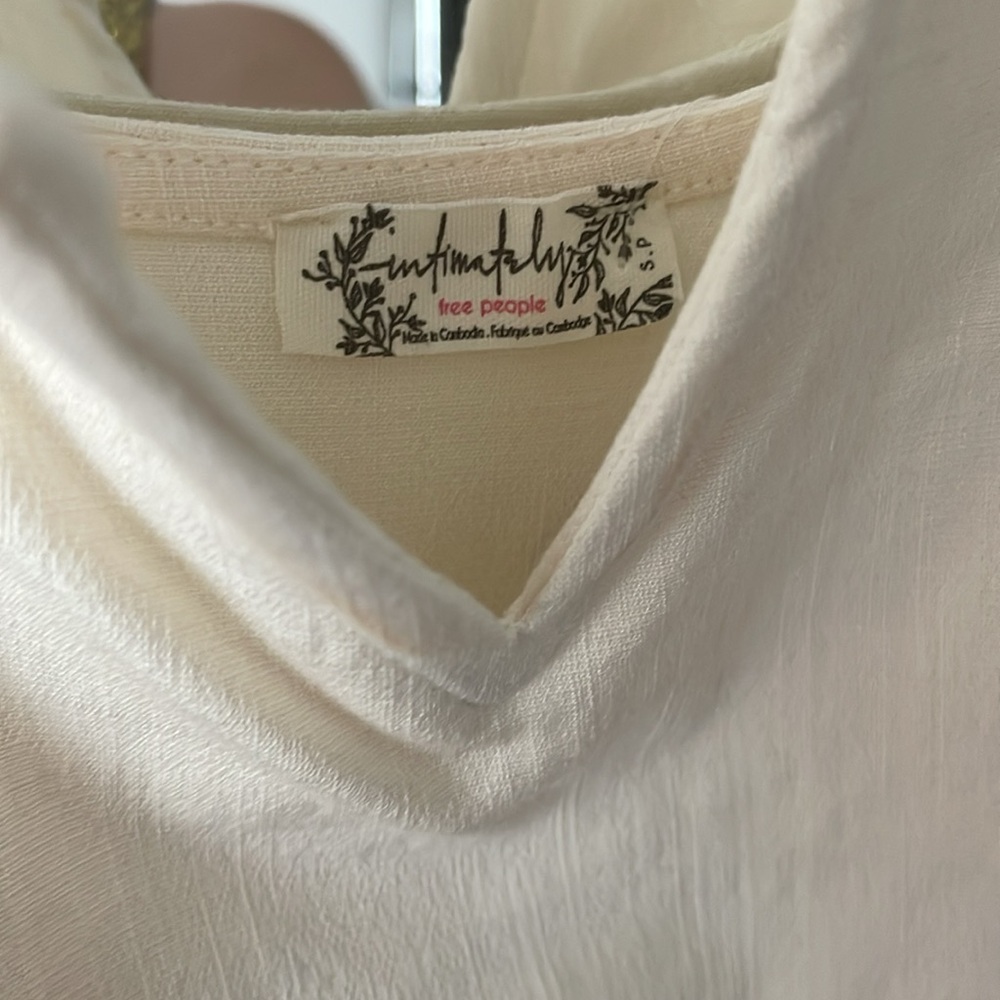 ✨Free people Cream V-Neck Bodysuit✨ - Picture 3 of 4